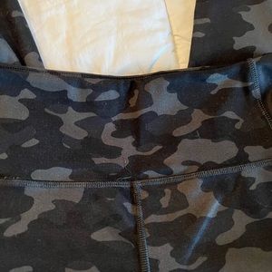 Danskin Camo Leggings Size M